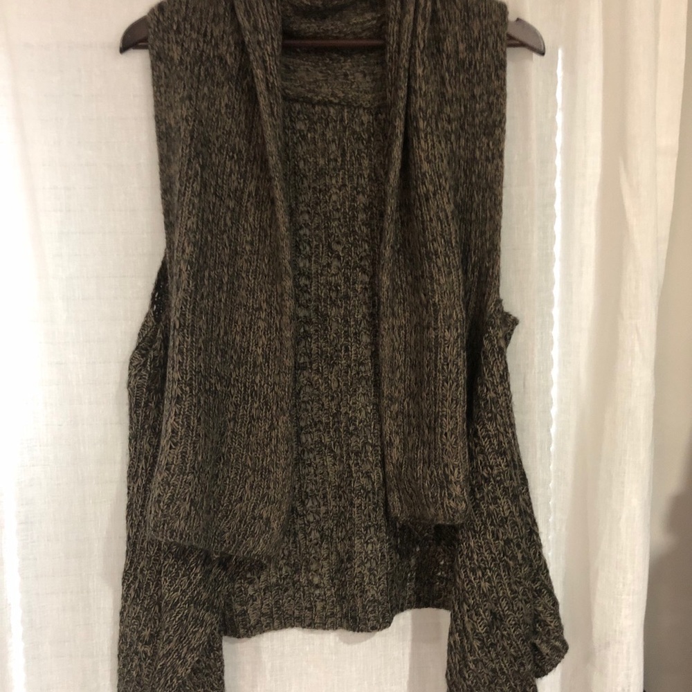 Brown/black sweater
